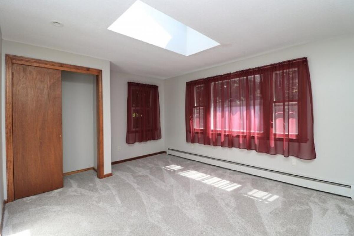 Picture of Home For Sale in Plymouth, Connecticut, United States