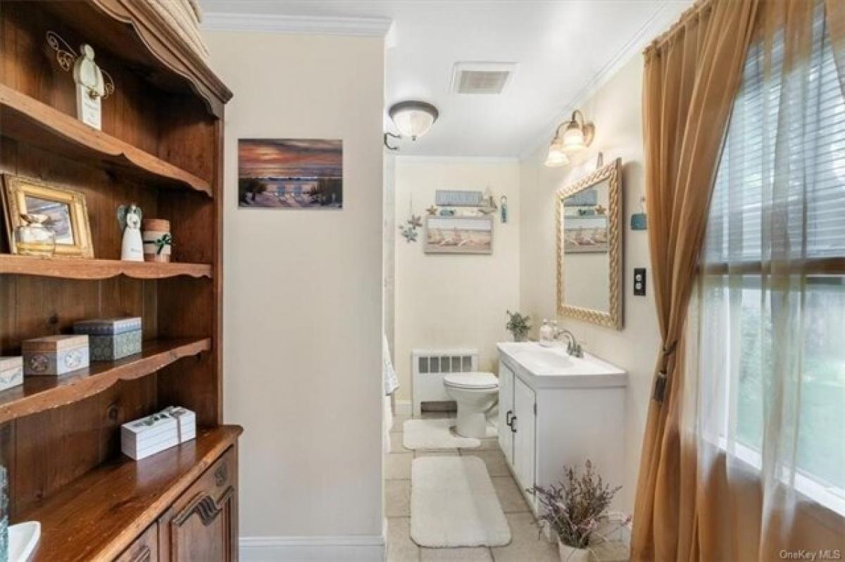 Picture of Home For Sale in Shrub Oak, New York, United States