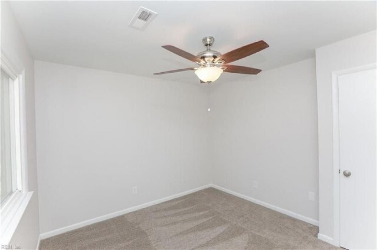 Picture of Home For Sale in Hayes, Virginia, United States