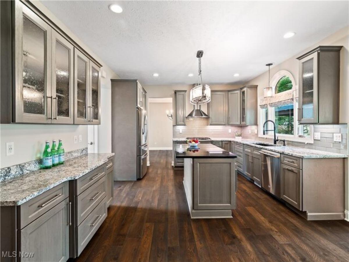 Picture of Home For Sale in Avon Lake, Ohio, United States