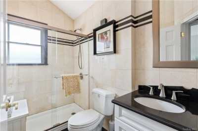 Home For Sale in Deer Park, New York