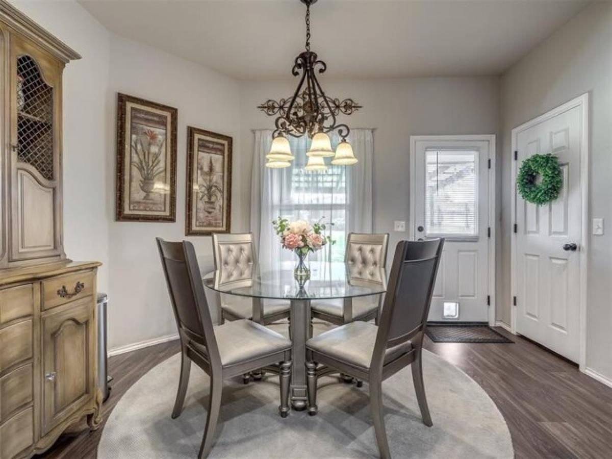 Picture of Home For Sale in Mustang, Oklahoma, United States