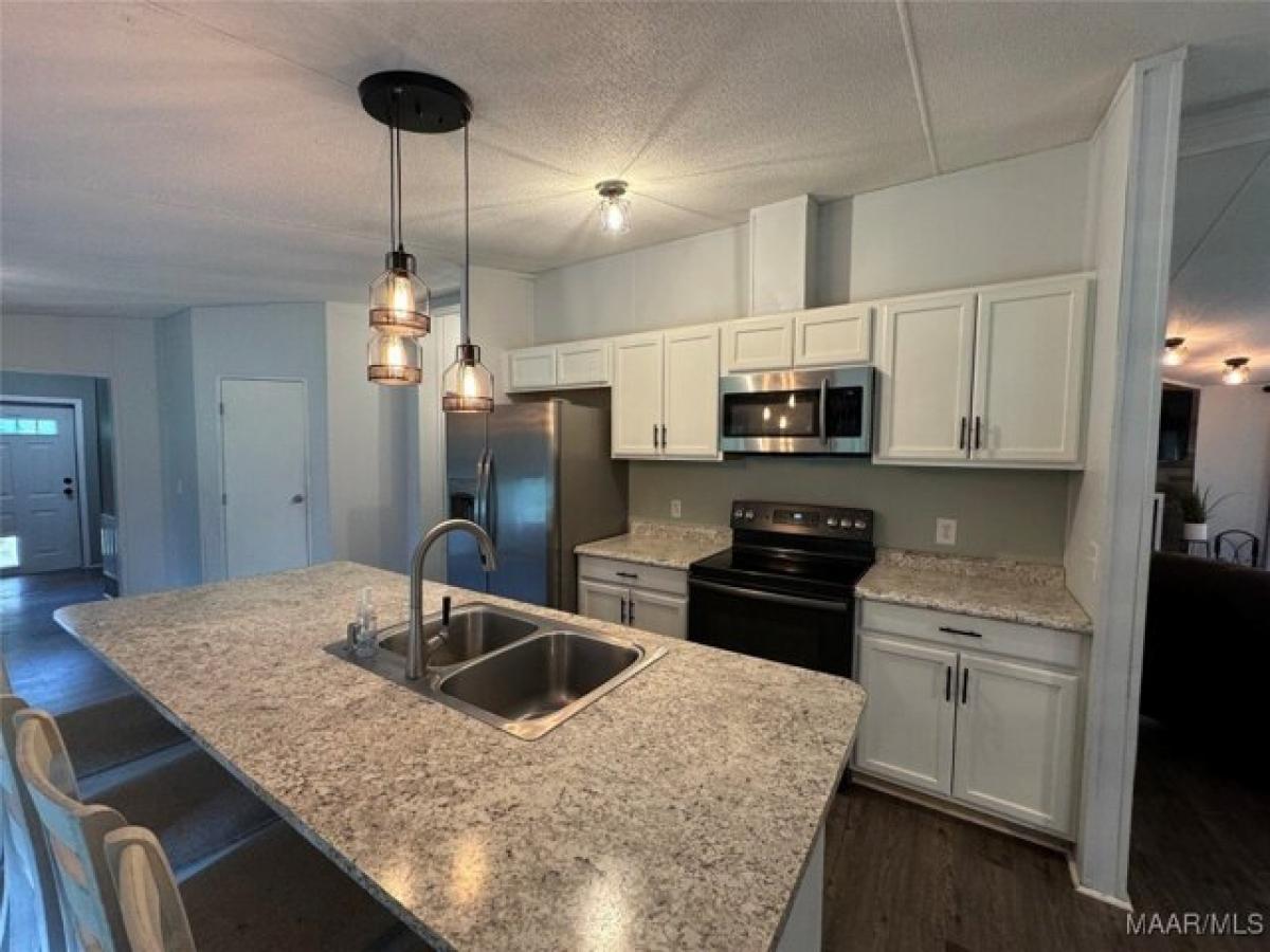 Picture of Home For Sale in Deatsville, Alabama, United States