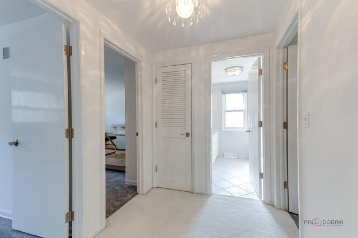 Picture of Home For Sale in Arlington Heights, Illinois, United States