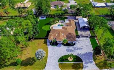 Home For Sale in Loxahatchee, Florida