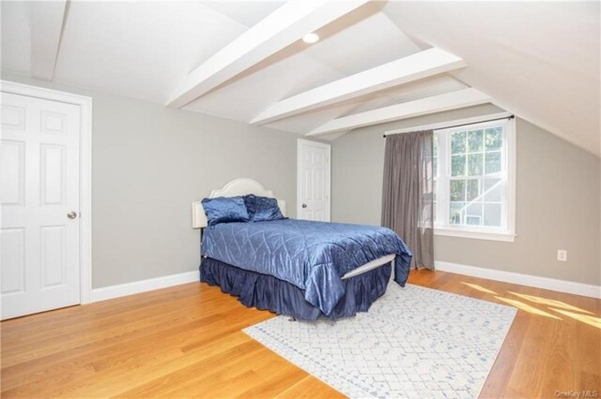 Picture of Home For Sale in New City, New York, United States