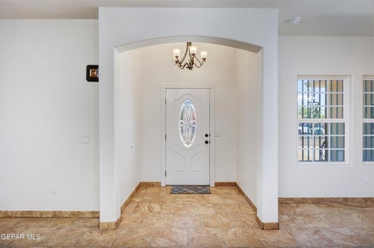 Picture of Home For Sale in Socorro, Texas, United States