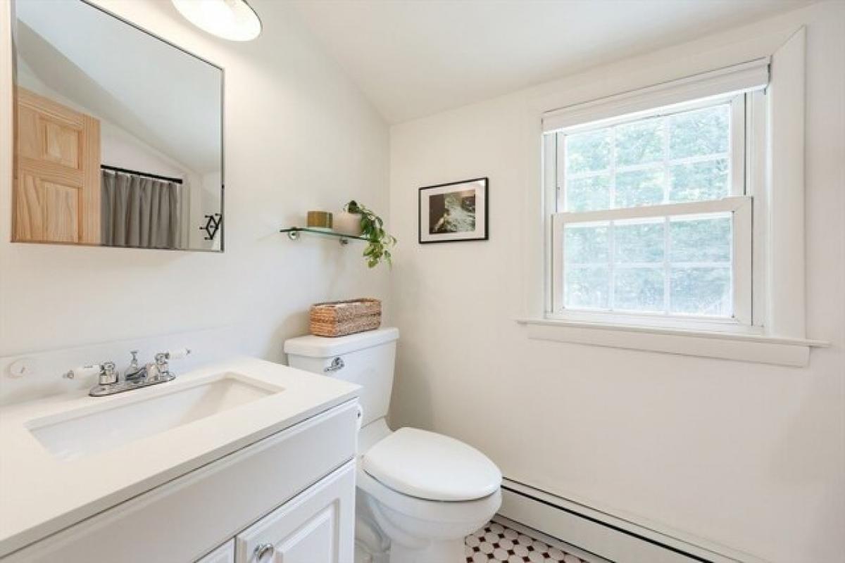 Picture of Home For Sale in Attleboro, Massachusetts, United States