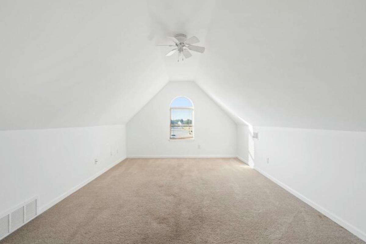 Picture of Home For Sale in Oakland, Tennessee, United States