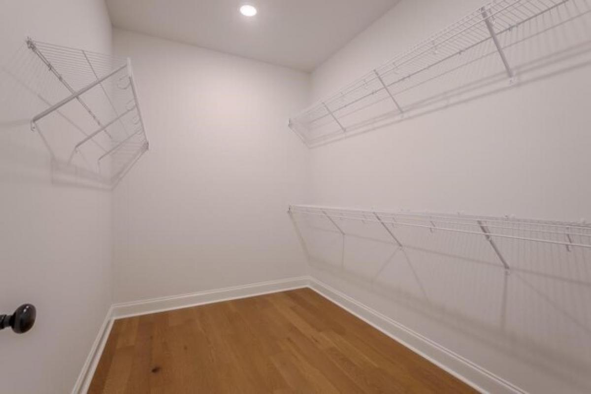 Picture of Home For Sale in Tuscumbia, Alabama, United States