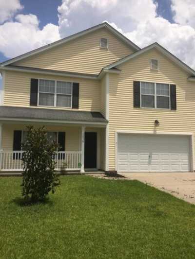 Home For Rent in Goose Creek, South Carolina