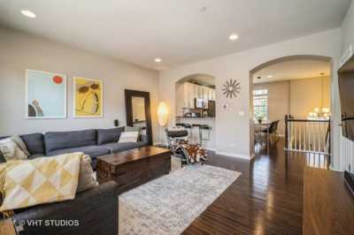 Home For Rent in Glenview, Illinois