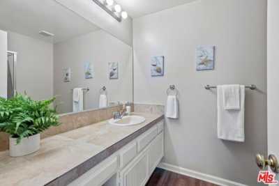 Home For Rent in Canyon Country, California