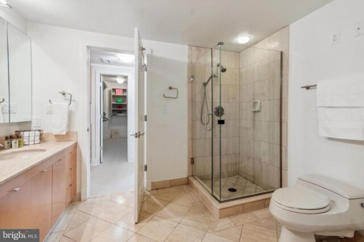 Picture of Home For Sale in Chevy Chase, Maryland, United States