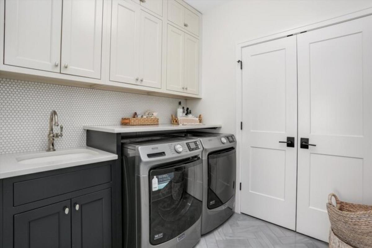 Picture of Home For Sale in Dexter, Michigan, United States