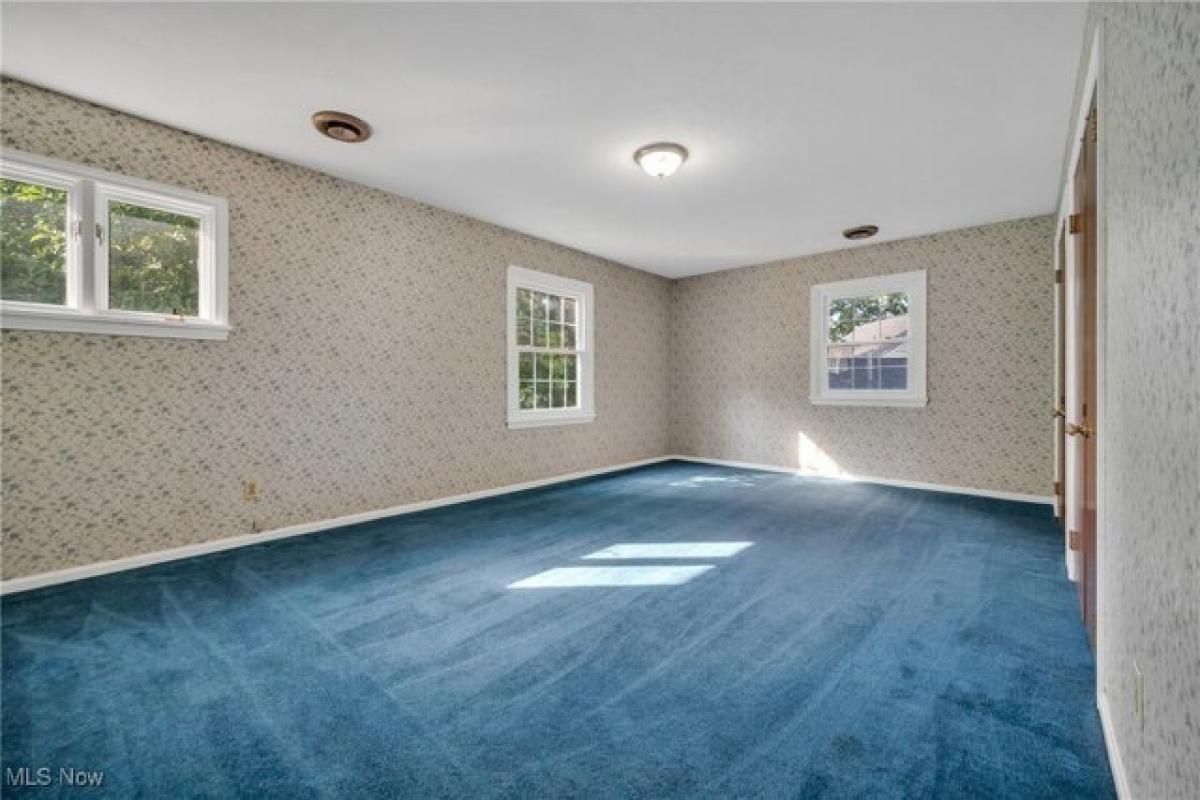 Picture of Home For Sale in Elyria, Ohio, United States