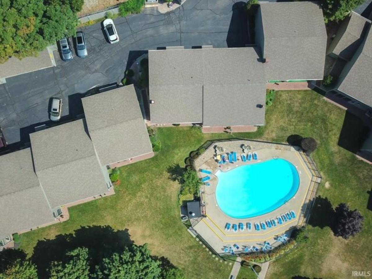 Picture of Home For Sale in Syracuse, Indiana, United States