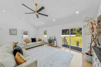 Home For Sale in Dix Hills, New York