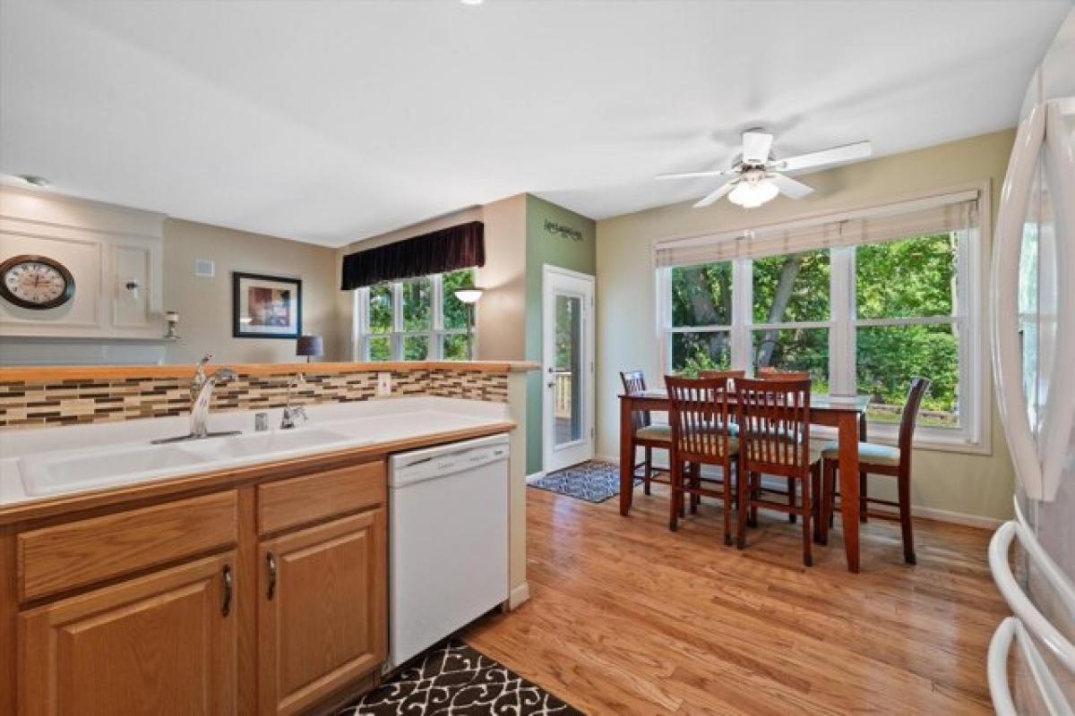 Picture of Home For Sale in Waukesha, Wisconsin, United States