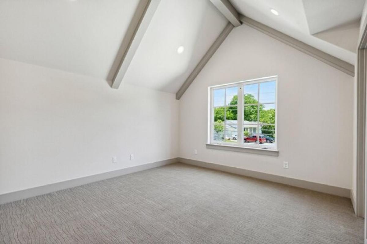 Picture of Home For Sale in Farmers Branch, Texas, United States