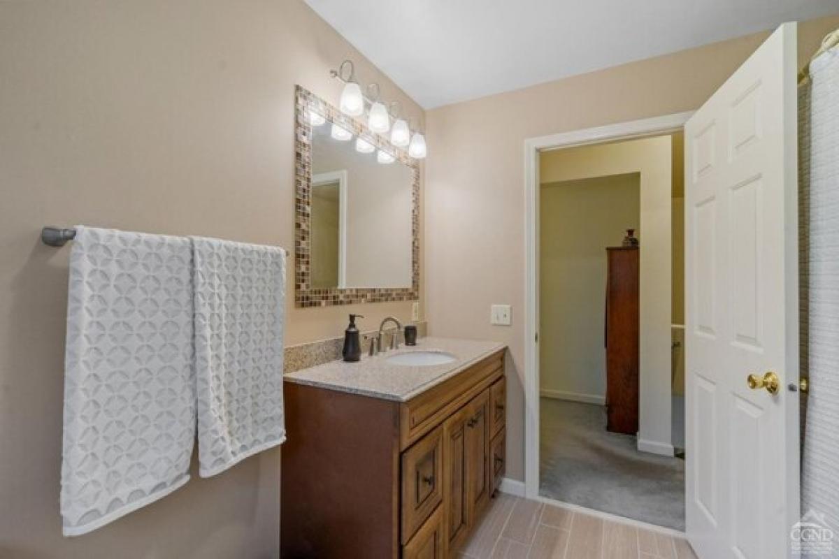 Picture of Home For Sale in Valatie, New York, United States