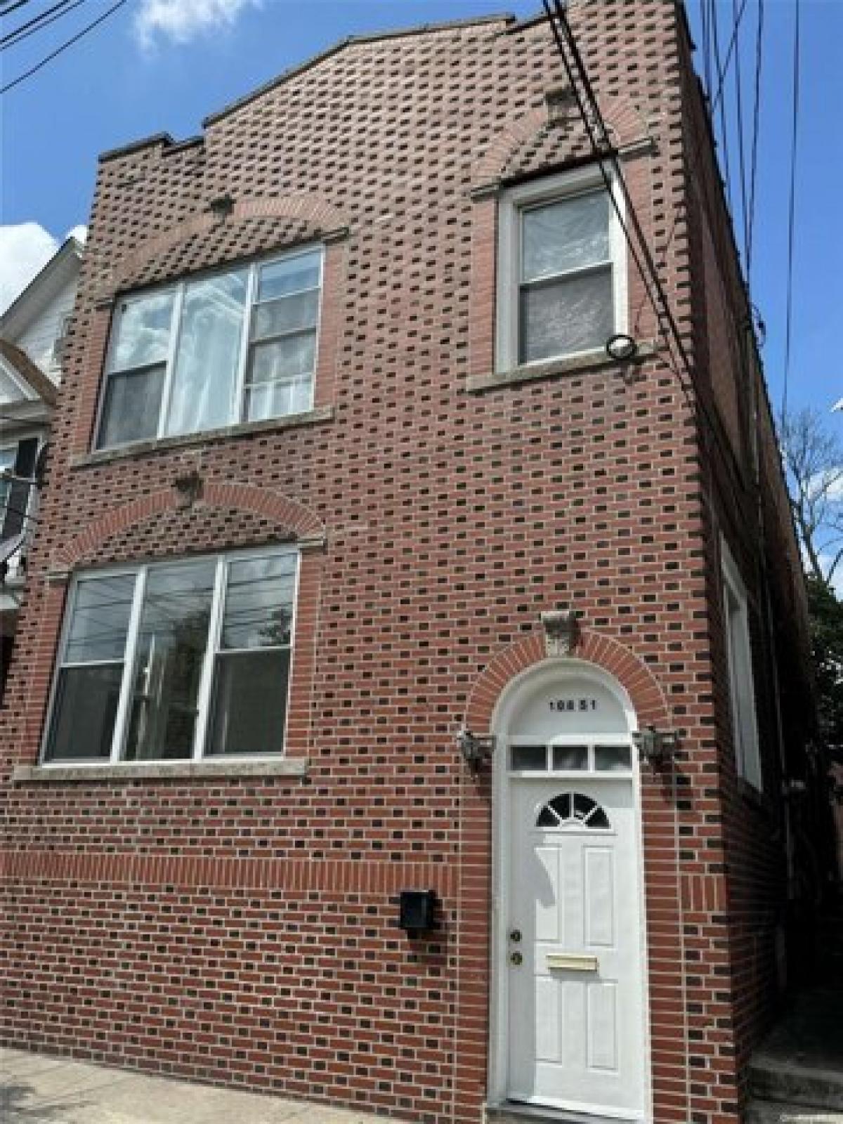 Picture of Home For Sale in Corona, New York, United States