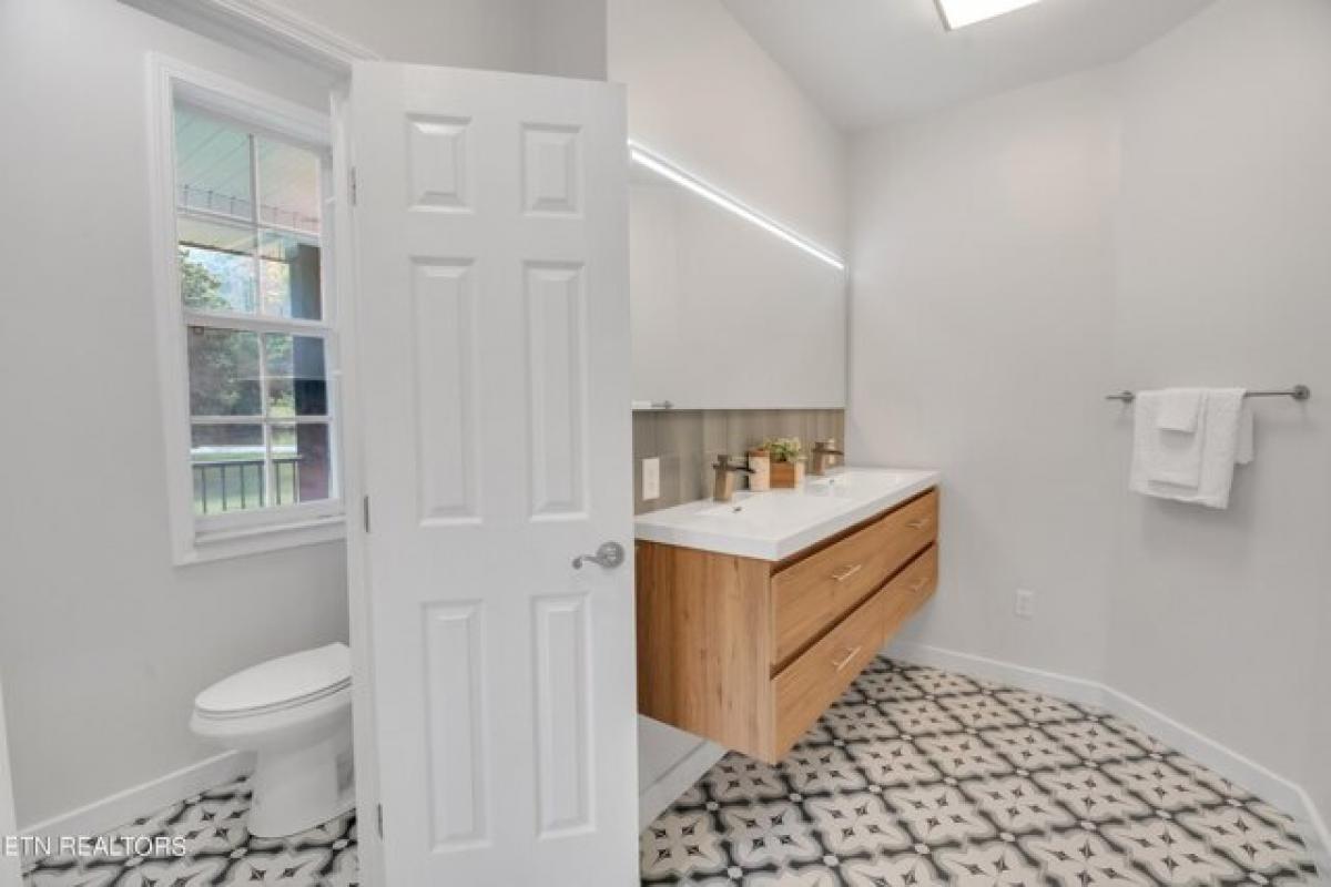 Picture of Home For Sale in Harriman, Tennessee, United States