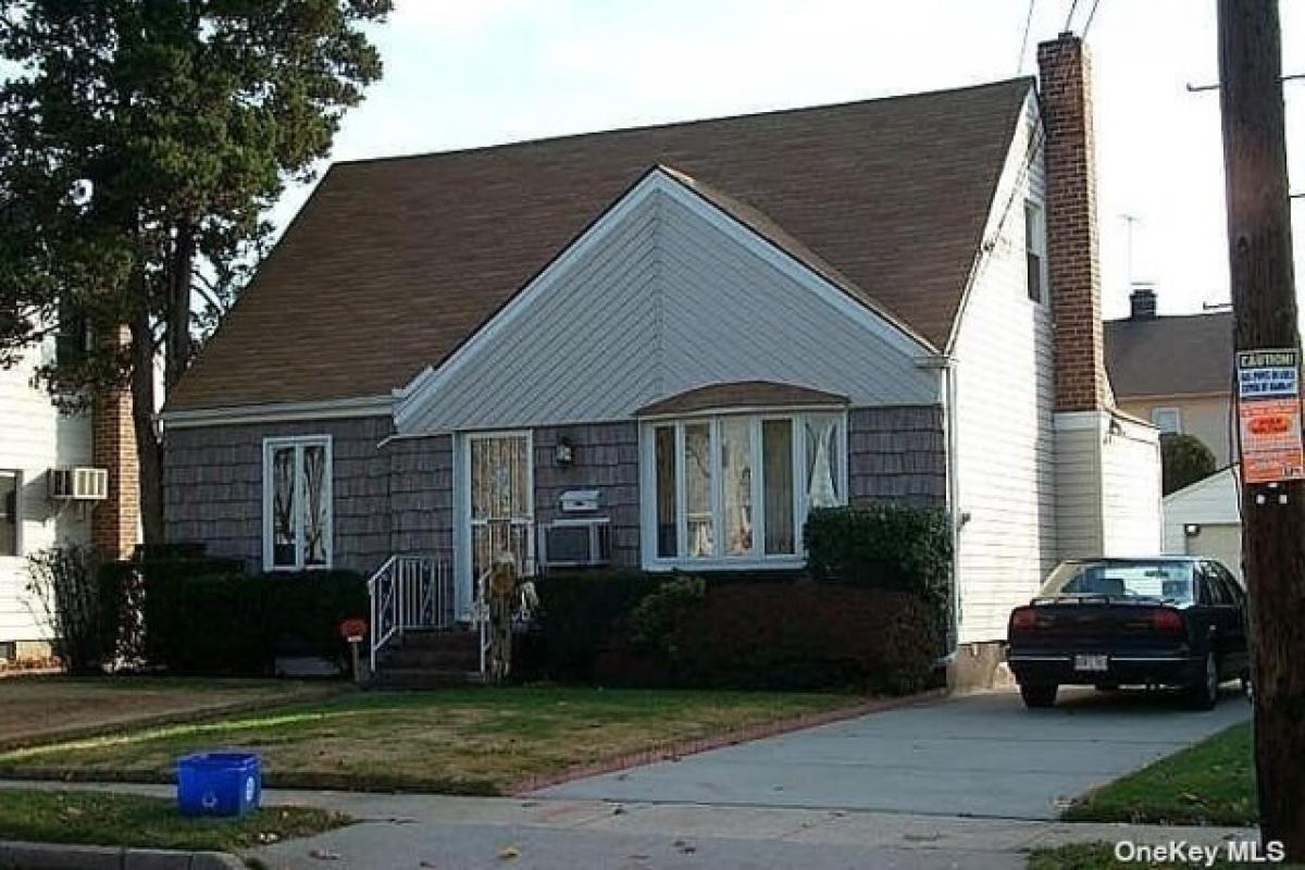 Picture of Home For Sale in Valley Stream, New York, United States