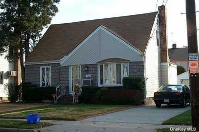 Home For Sale in Valley Stream, New York