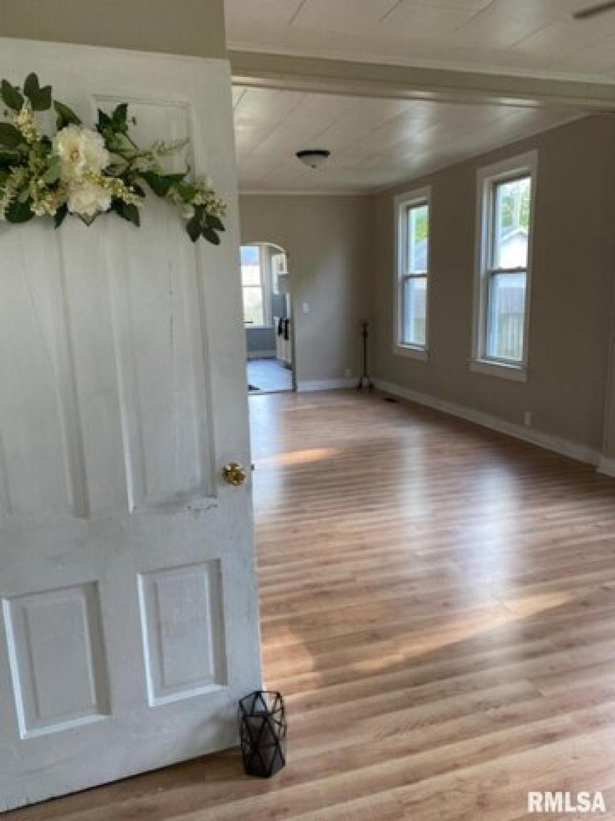 Picture of Home For Sale in Pekin, Illinois, United States