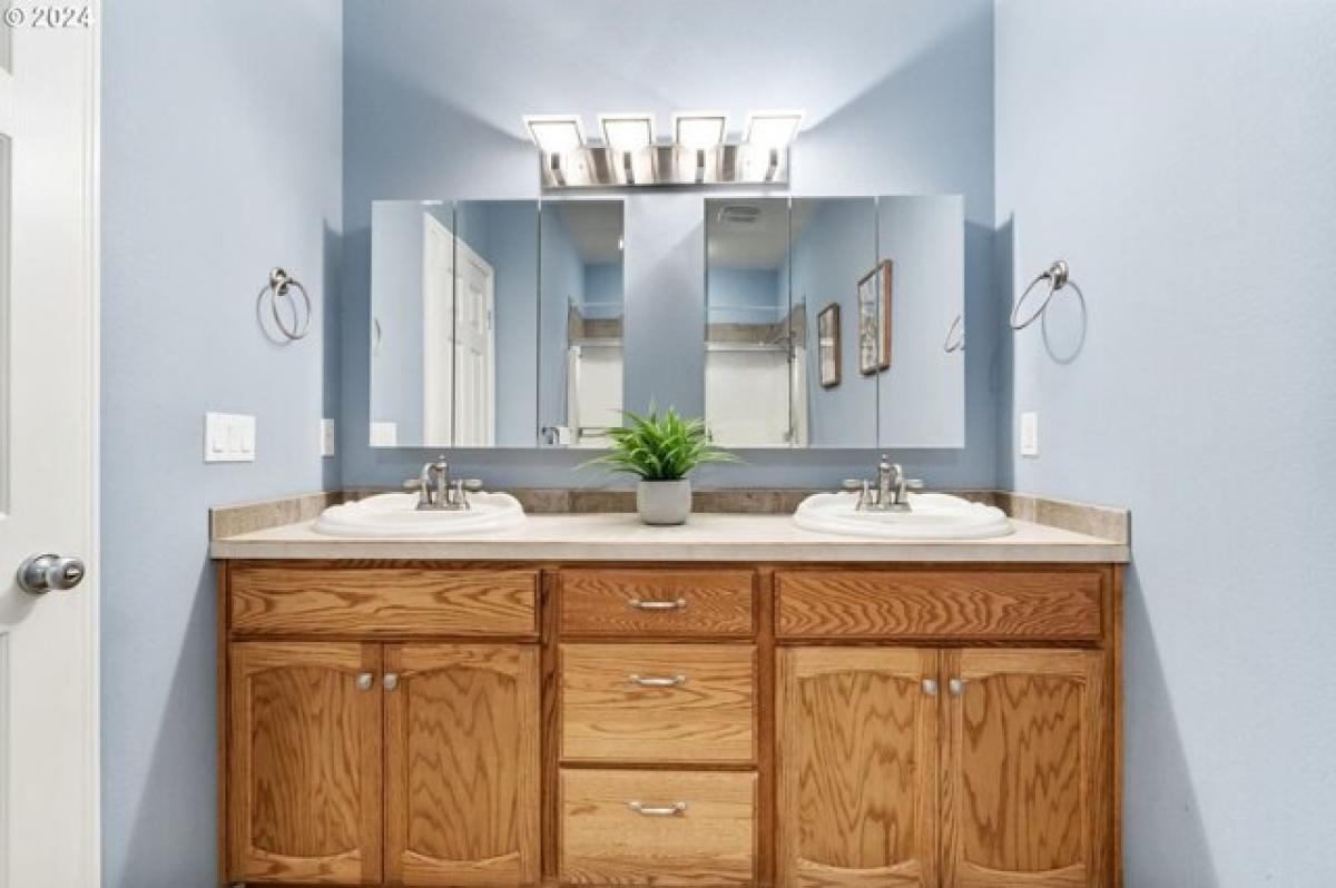 Picture of Home For Sale in Woodland, Washington, United States