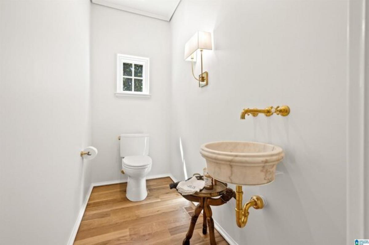 Picture of Home For Sale in Homewood, Alabama, United States