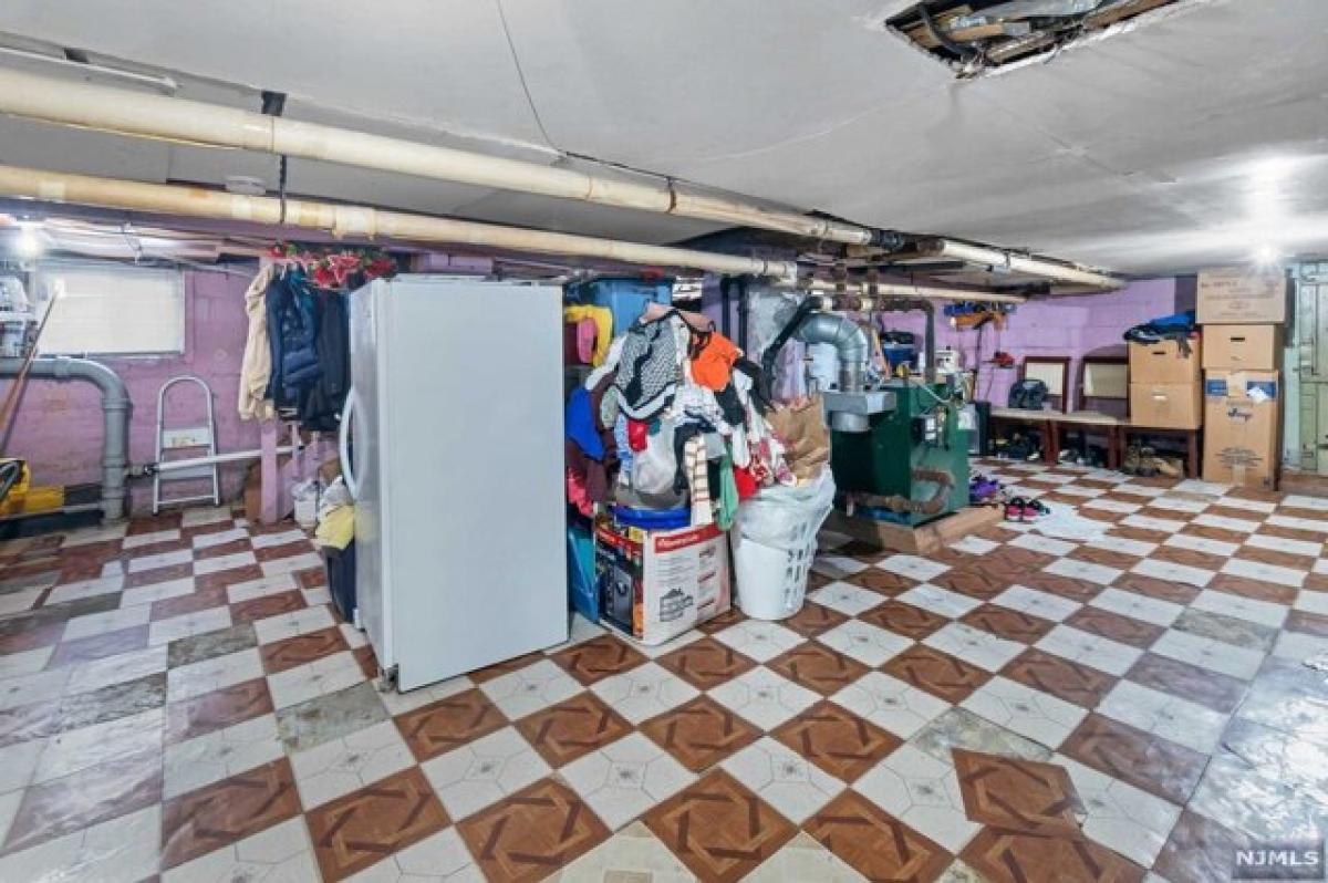 Picture of Home For Sale in Linden, New Jersey, United States