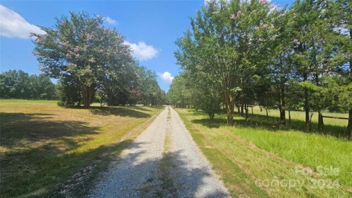 Picture of Residential Land For Sale in Waxhaw, North Carolina, United States