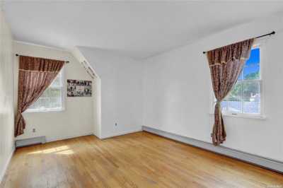 Home For Sale in Floral Park, New York
