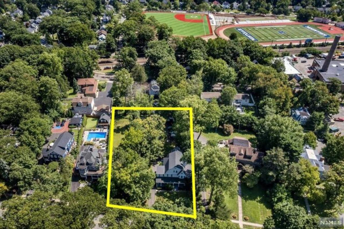 Picture of Home For Sale in Montclair, New Jersey, United States