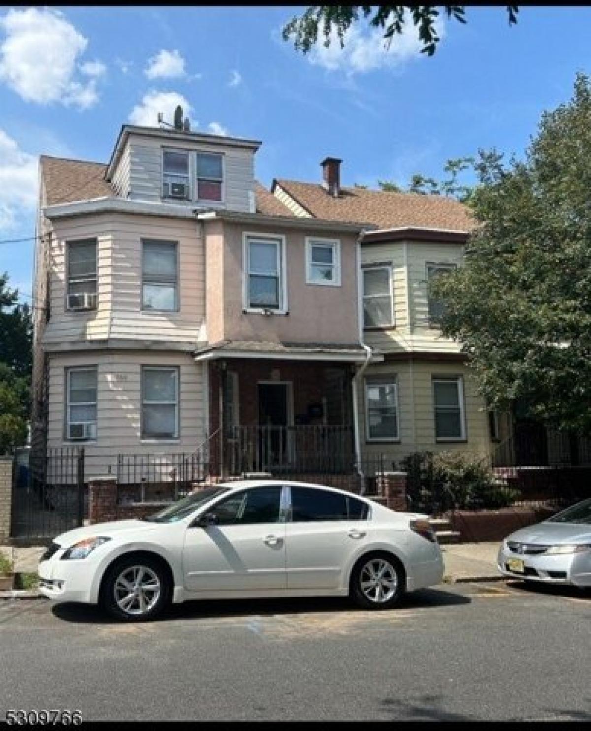 Picture of Home For Sale in Paterson, New Jersey, United States