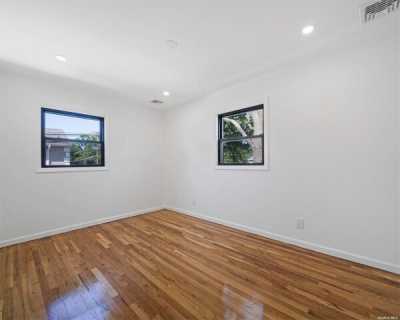 Home For Sale in Plainview, New York