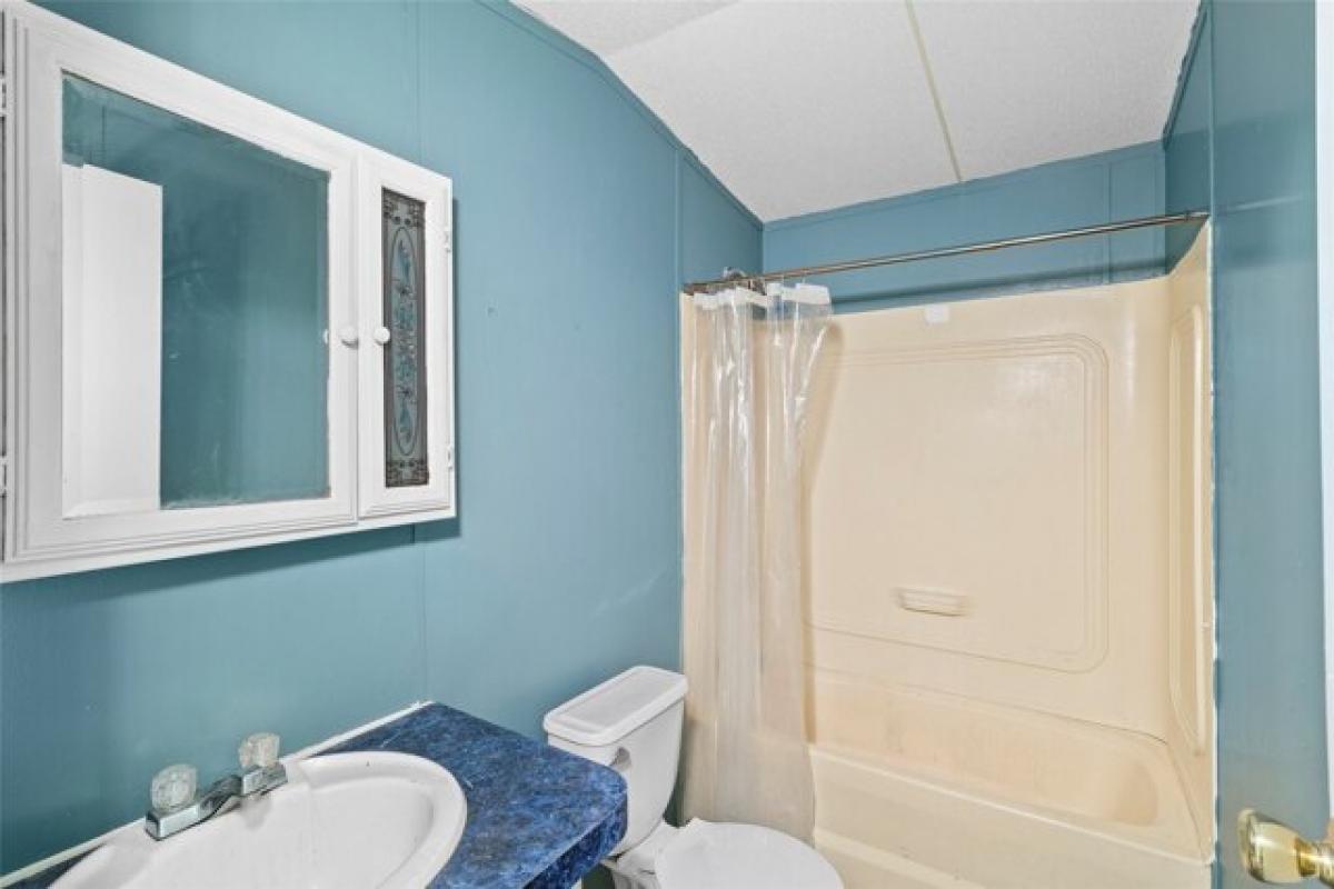 Picture of Home For Sale in Oakhurst, Texas, United States