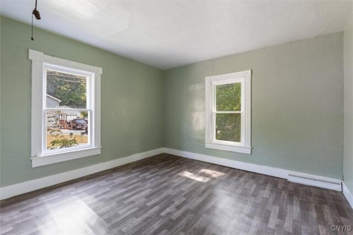 Picture of Home For Sale in Fulton, New York, United States