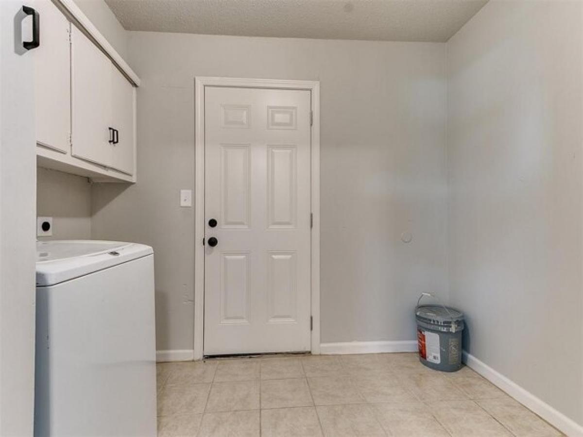 Picture of Home For Sale in Del City, Oklahoma, United States