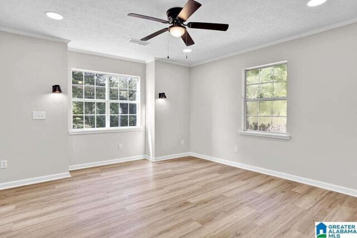 Picture of Home For Sale in Weaver, Alabama, United States