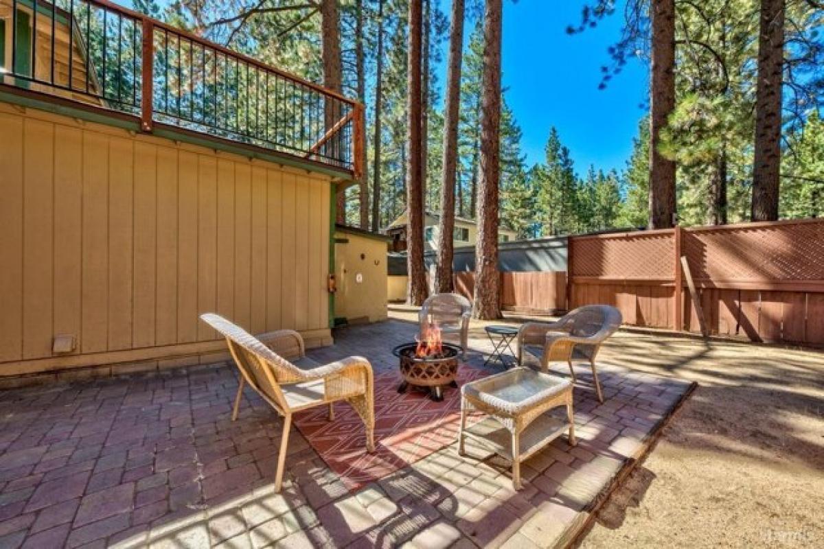 Picture of Home For Sale in South Lake Tahoe, California, United States