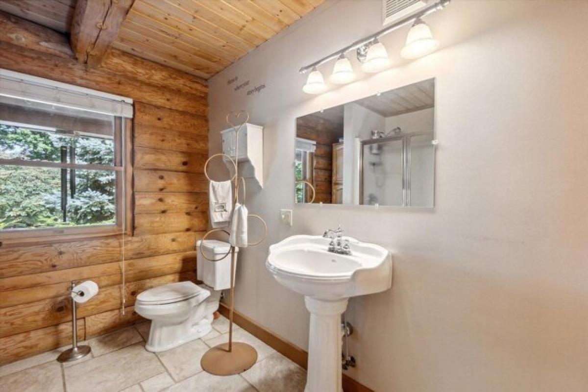 Picture of Home For Sale in Chesaning, Michigan, United States