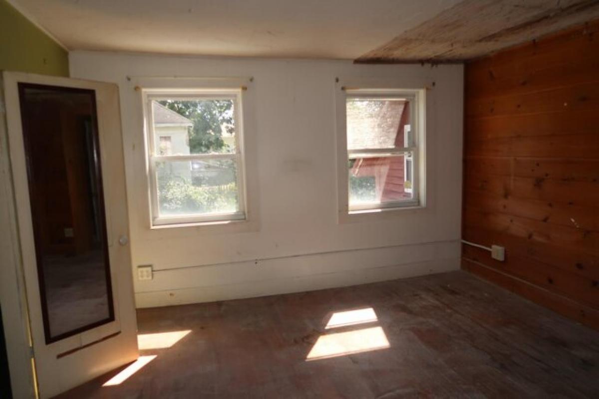 Picture of Home For Sale in Fairfield, Maine, United States