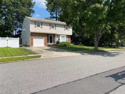 Home For Sale in Bethpage, New York