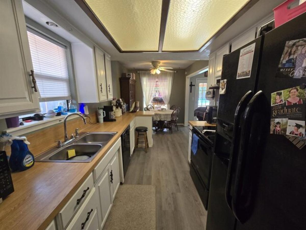 Picture of Home For Sale in Enid, Oklahoma, United States