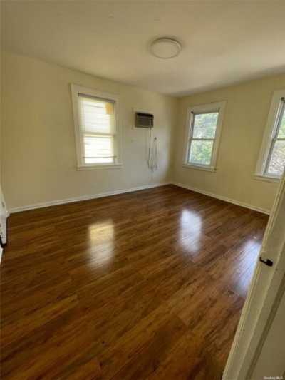 Home For Sale in Floral Park, New York