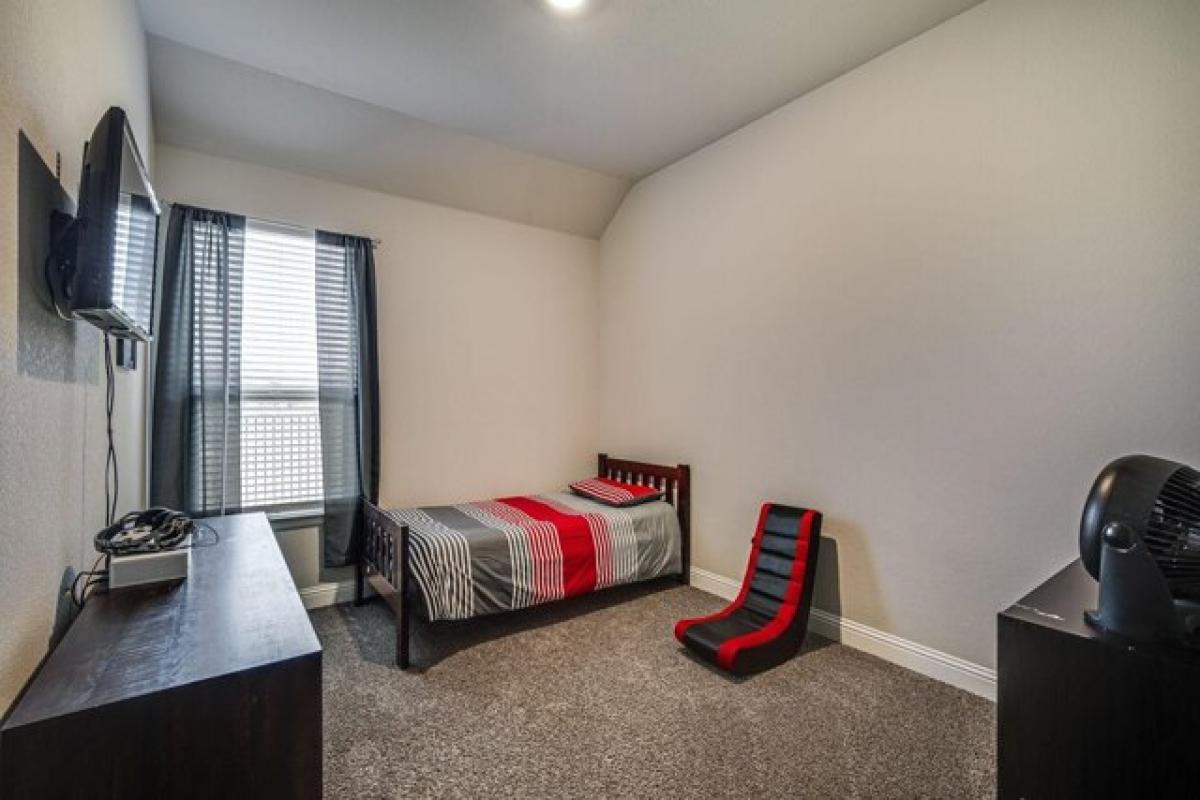 Picture of Home For Sale in Midlothian, Texas, United States