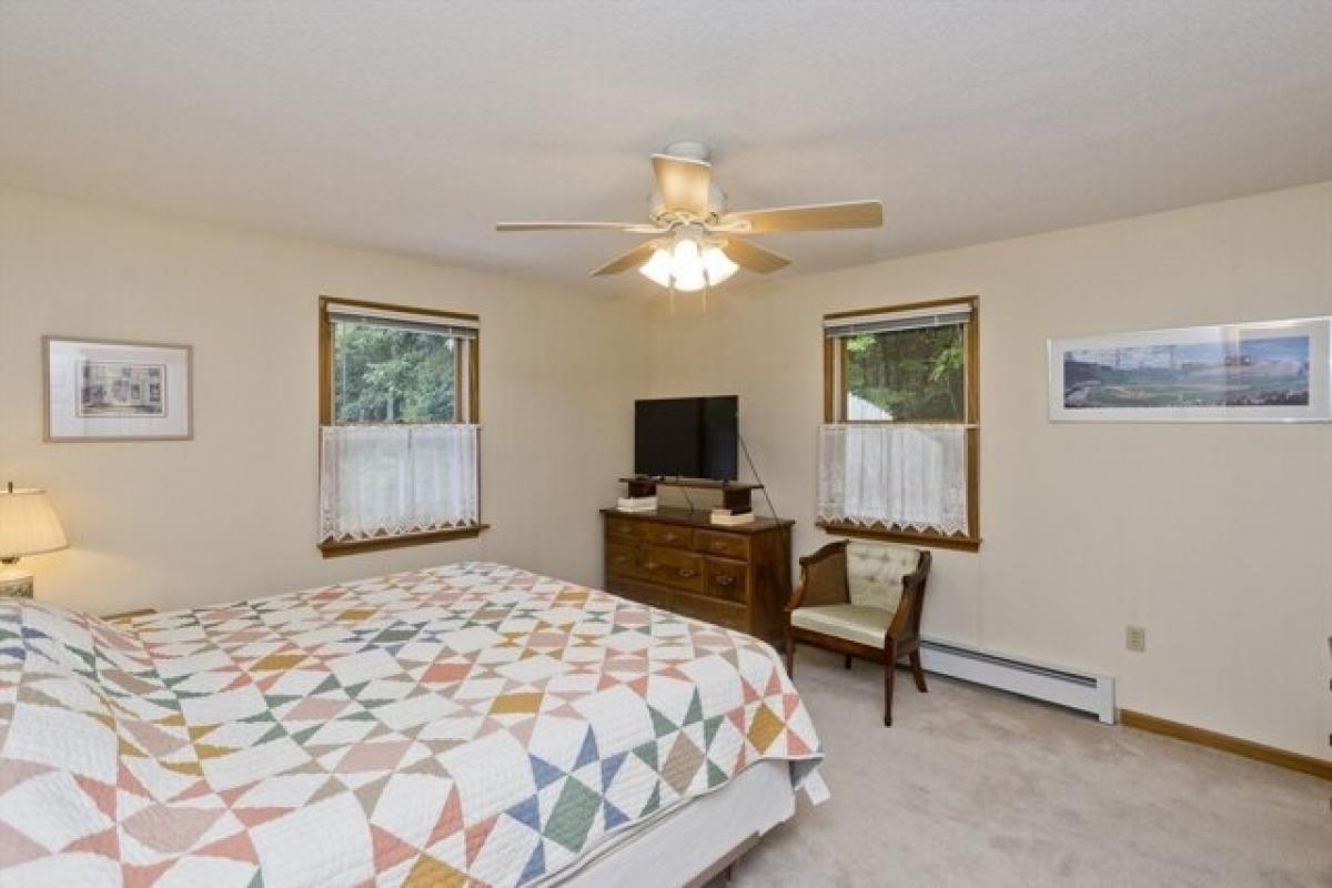 Picture of Home For Sale in Easthampton, Massachusetts, United States